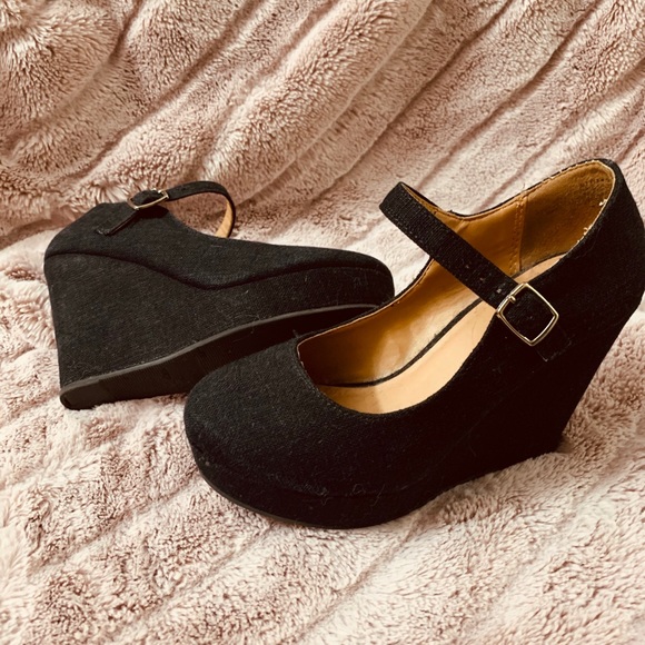 Black Wedge Strap Heels Size 6 - Picture 7 of 7